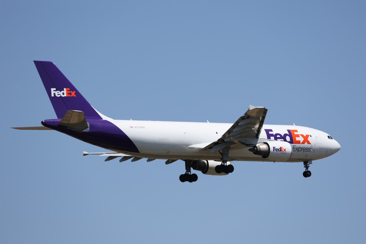 55Taka16_34's tweet image. 成田空港にて撮影です。
GWにAirbus A300B4-605R(F)撮りましたよ〜❗️
GWは成田で沢山楽しませてもらいました✌️😆
今日も一日お疲れ様でした🍻😁

#成田空港
#FedExExpress