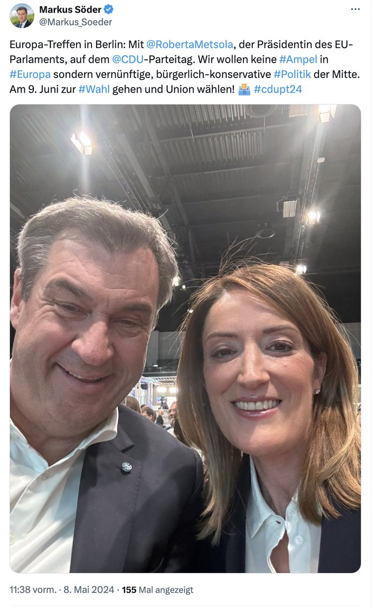 Uff. Während Von der Leyen redet, postet #Söder ein Selfie mit derjenigen, die in konservativeren Kreisen der EVP als Alternative Von der Leyens gilt. Deutlicher kann man die Ablehnung der eigenen Spitzenkandidatin nicht deutlich machen. Söder kann kein 'Wir'; nur 'ich'.