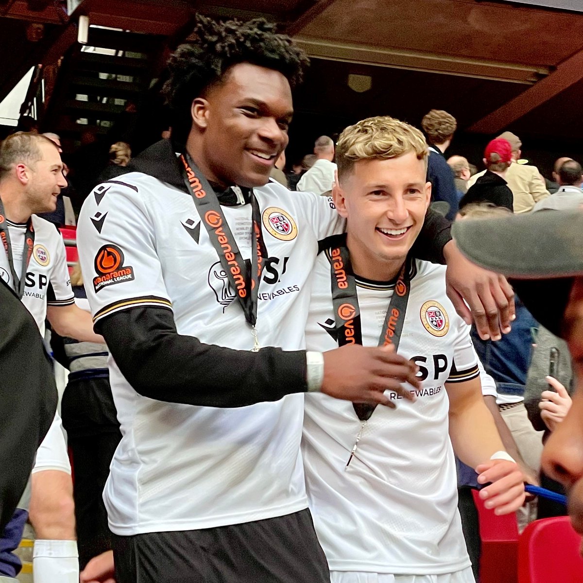 🏅 LOAN WATCH Congratulations to @bromleyfc, and on-loan City forward Will Davies after winning @TheVanaramaNL's Play Off Final at Wembley Stadium on Sunday afternoon. #YCFC 🔴🔵