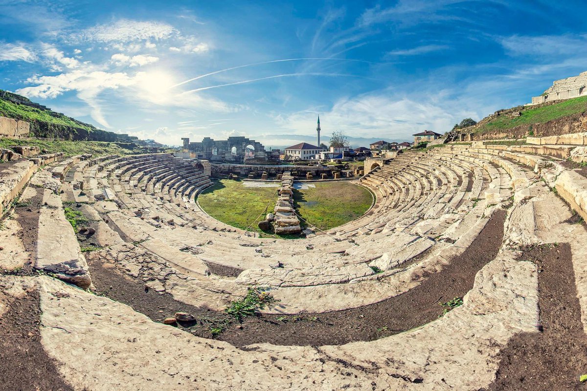 Konuralp - Prusias ad Hypium Antik Kent Tiyatrosu, Geçmişten bu güne, ne güzel değilmi.!
 #karadeniz #düzce #konuralp #prusias #theatre
 #getoutofrafah
