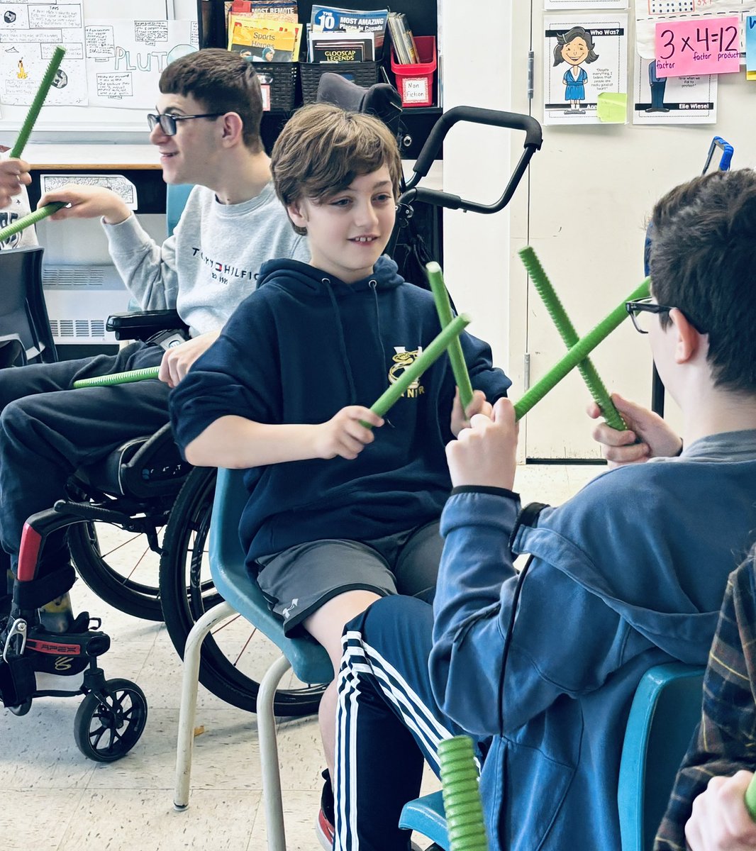 Great day @GPVanierJH! Students in 604 had a wonderful start learning how to link Music and our Well Being 🩵