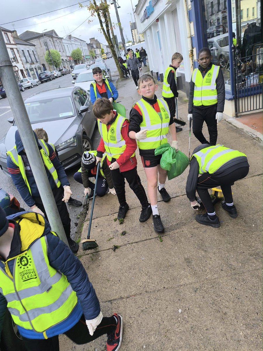 Take a look at Mitchelstown Business Association who took part in a belated #SpringClean24 for #NationalSpringClean! Great work team 🙌

#SDGsIrl #Cork