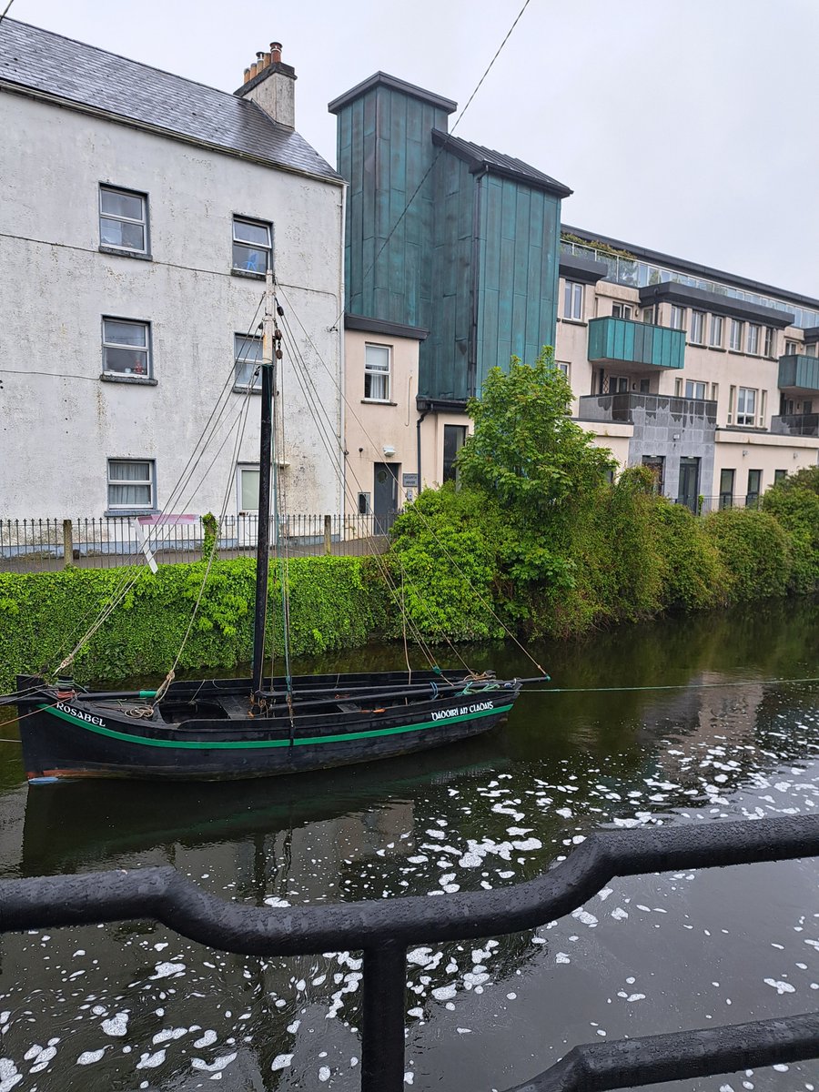 Rosabel looking well on Eglinton Canal in #GalwaysWestend 😍🌊 Take a walk across the bridge this weekend to get up-close-and-personal with this beautiful #GalwayHooker, named in memory of Rosabel Monroe to highlight the incredible work of @RosabelsRooms 💗