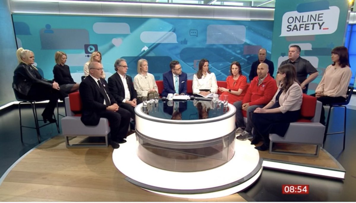 Thank you to the 11 bereaved families who shared their stories on a #BBCBreakfast special on children and social media. They had the chance to question @dawes_melanie from @Ofcom and Technology Secretary @michelledonelan The conversation continues here bbc.co.uk/news/live/uk-6…