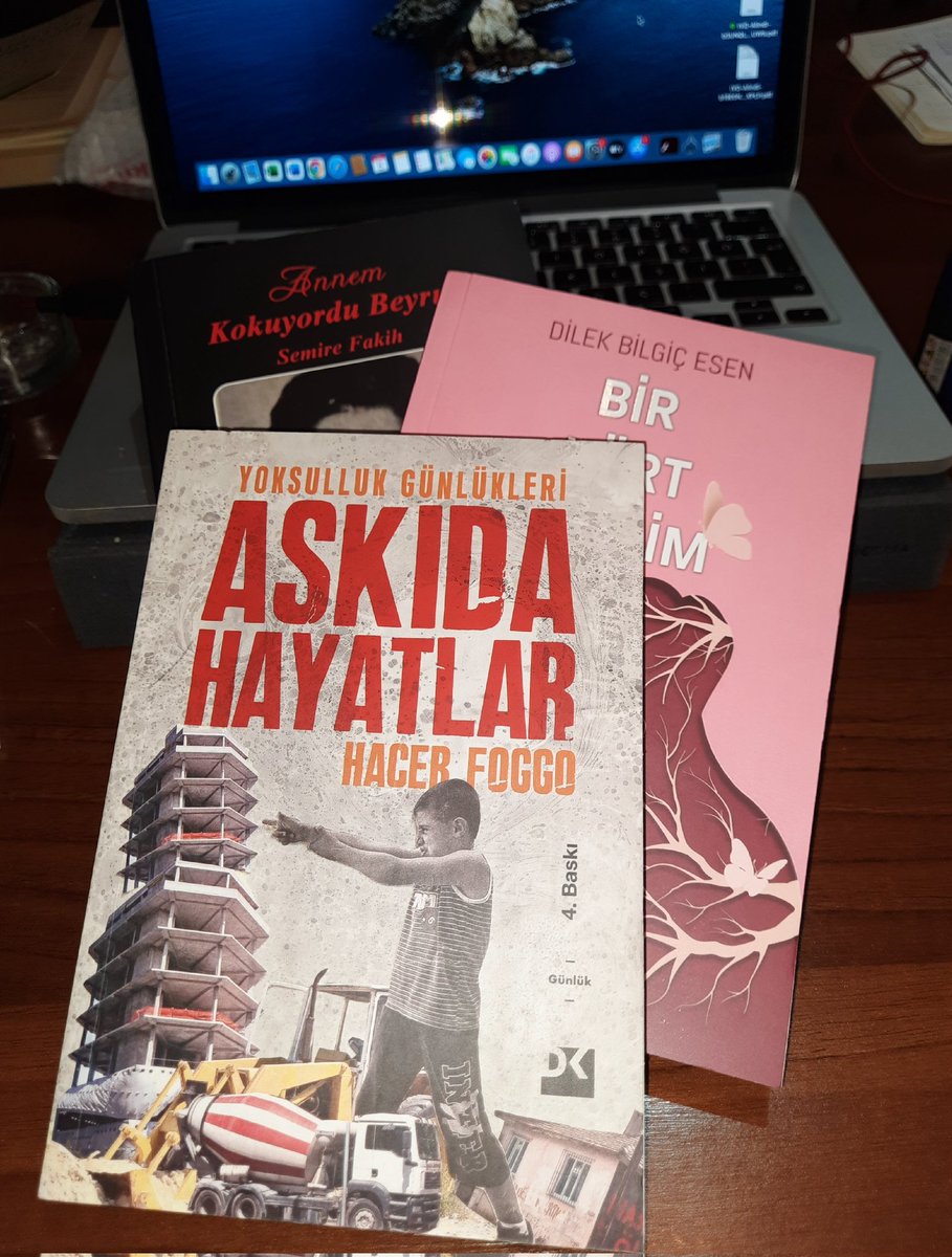 Çok Mutlu Eden Anlar📚 Geldiler, buram buram kokuyorlar📚 ✅️ Canım @hacerfoggo , Askıda Hayatlar ✅️Sevgili @SemireFakih Annem Kokuyordu Beyrut ✅️ #dilekbilgiçesen Bir Kürt Sevdim 📚🙏🧿📚 Tüm kitaplara isim kaşem basılır ve tarih atılır. Asla ödünç kitap verilmez🙈