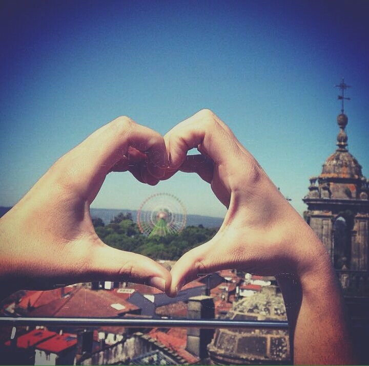 🎡#SantiagodeCompostela, a cidade que nos da voltas ao corazón.
🫶 Feliz #Ascensión2024!

🎡¡Santiago de Compostela, la ciudad que nos da vueltas al corazón!
 🫶 ¡Felices Fiestas de la Ascensión!  

🎓#visitasUSC 💙