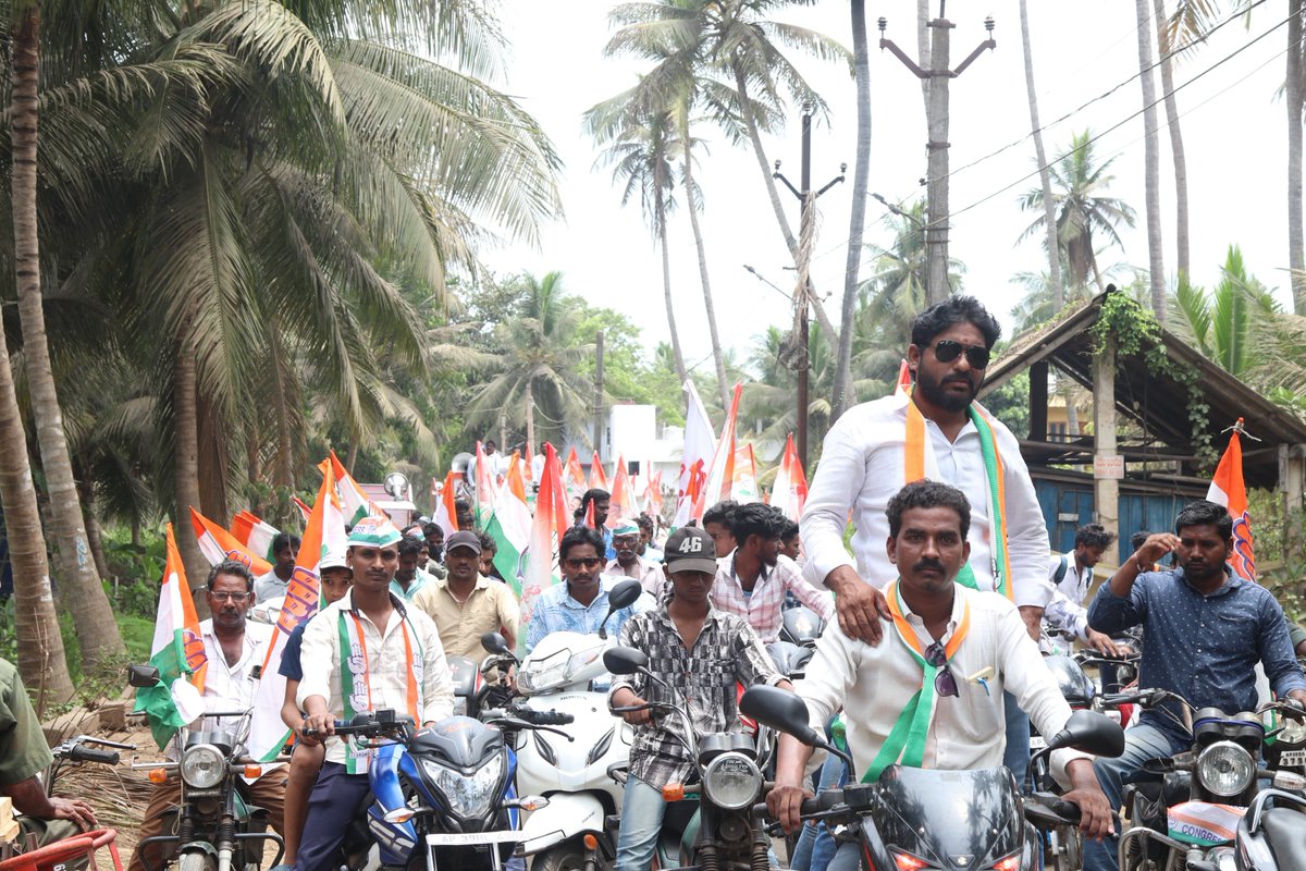 MLAKCB's tweet photo. 08/05/2024 న  
పి. గన్నవరం నియోజకవర్గం ప్రచారం కార్యక్రమంలో పాల్గొన్న కార్యక్రమంలో పార్టీ శ్రేణులు, అభిమానులు, నియోజకవర్గ ప్రజలు మే 13 న జరగనున్న ఎన్నికలలో బ్యాలెట్ బాక్స్ నందు 2 వ నెంబర్ వద్ద బటన్ నొక్కి హస్తం గుర్తుపై ఓటు వేసి ఎమ్మెల్యేగా తనను గెలిపించగలరని మనవి. https://t.co/TOc0r6nGgy