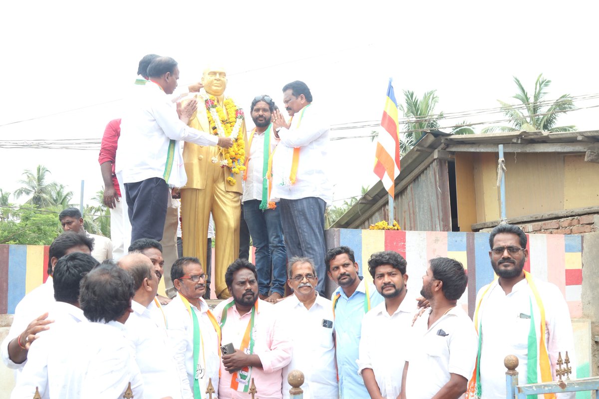 MLAKCB's tweet photo. 08/05/2024 న  
పి. గన్నవరం నియోజకవర్గం ప్రచారం కార్యక్రమంలో పాల్గొన్న కార్యక్రమంలో పార్టీ శ్రేణులు, అభిమానులు, నియోజకవర్గ ప్రజలు మే 13 న జరగనున్న ఎన్నికలలో బ్యాలెట్ బాక్స్ నందు 2 వ నెంబర్ వద్ద బటన్ నొక్కి హస్తం గుర్తుపై ఓటు వేసి ఎమ్మెల్యేగా తనను గెలిపించగలరని మనవి. https://t.co/TOc0r6nGgy