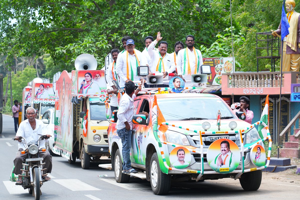 MLAKCB's tweet photo. 08/05/2024 న  
పి. గన్నవరం నియోజకవర్గం ప్రచారం కార్యక్రమంలో పాల్గొన్న కార్యక్రమంలో పార్టీ శ్రేణులు, అభిమానులు, నియోజకవర్గ ప్రజలు మే 13 న జరగనున్న ఎన్నికలలో బ్యాలెట్ బాక్స్ నందు 2 వ నెంబర్ వద్ద బటన్ నొక్కి హస్తం గుర్తుపై ఓటు వేసి ఎమ్మెల్యేగా తనను గెలిపించగలరని మనవి. https://t.co/TOc0r6nGgy
