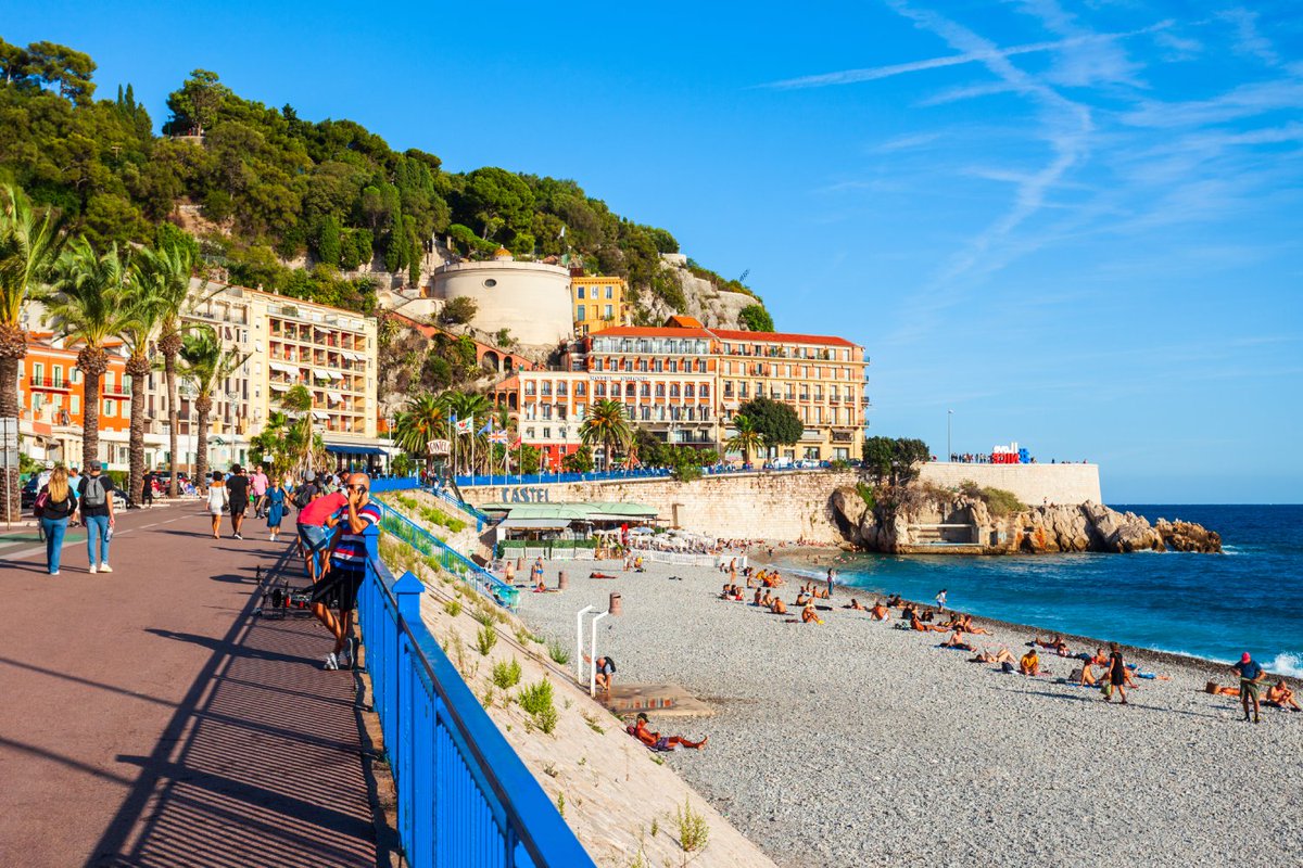 A stunning Mediterranean beach with crystal clear blue waters...

Can you guess where? 😍

📸: saiko3p

#explorefrance