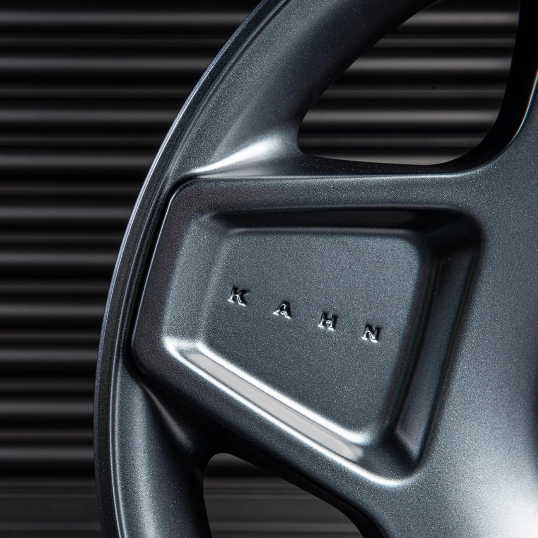 ProjectKahn's tweet photo. Brand: KAHN® Mondial Retro Wheels
Model: Jeep Renegade
Material: Light Alloy
Colour: Anthracite
Size: 20"
Copyright Design by KAHN®
#ProjectKahn #KahnDesign #wheels #Jeep #JeepUK #cars #4x4 #MondialRetro #RSForged #AlloyWheels #retro https://t.co/mc8T3sDGDY
