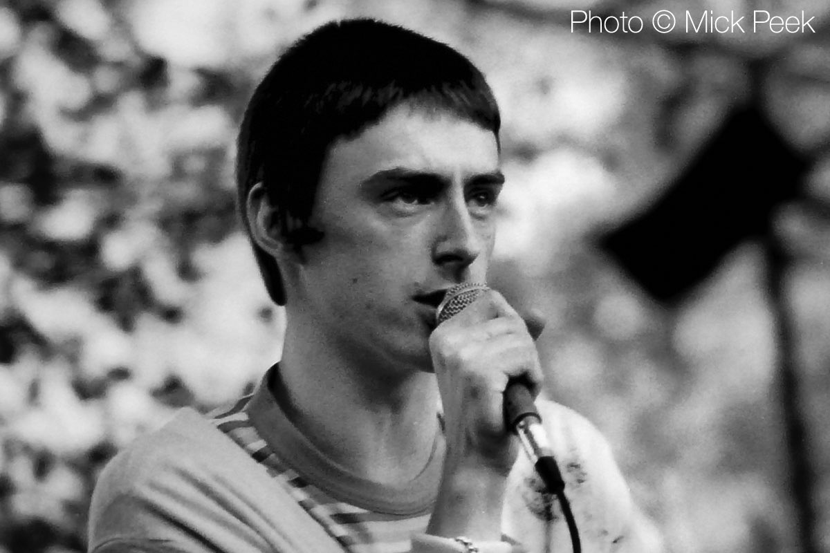 #WellerWednesday ☮️
Here’s a pic I took 41 years ago (yesterday) when @paulwellerHQ was playing with the Style Council at the YCND Rally in Brockwell Park, London on 7th May 1983.

#PaulWeller #Modfather #TheJam #StyleCouncil #1983 #ShotOnFilm #BlackAndWhite
 
📸 @mickpeek