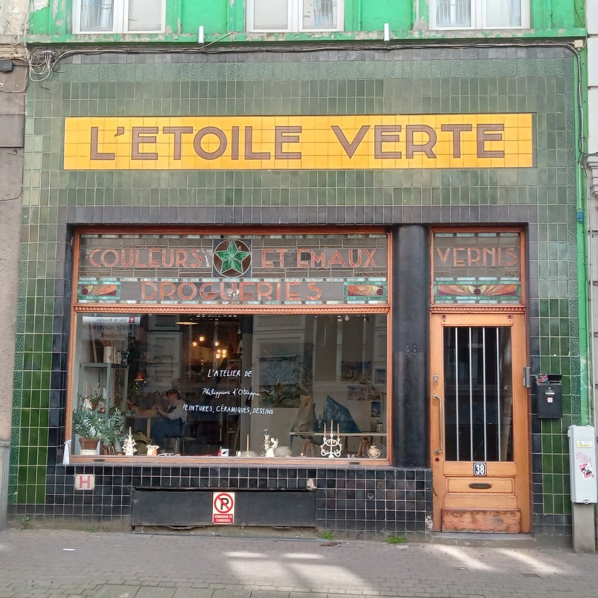 La pépite #vintage et typo/faïence du jour, à Bruxelles. #Safaritypo via @simpleabonne.