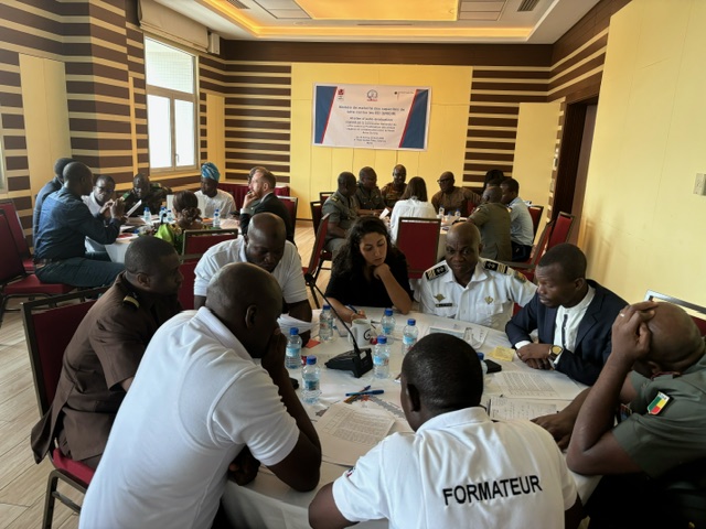 We thank all participants of last week's CNLCPAL workshop in #Benin, discussing effective methods of assessing national frameworks, practices and procedures for preventing and responding to attacks involving #IEDs Read more on our #CIED work here: smallarmssurvey.org/project/pathwa…