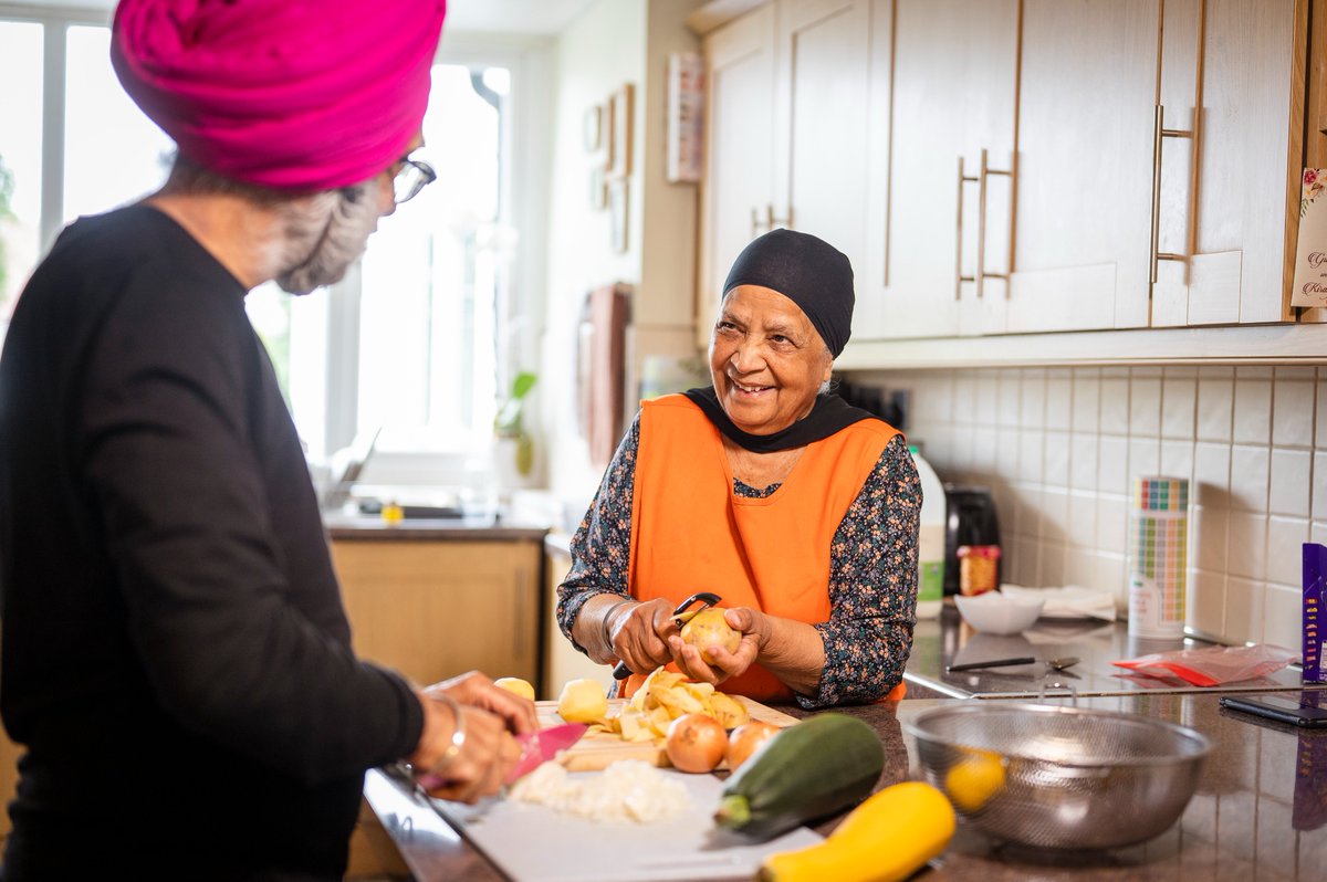 Leeds Homeshare - A simple solution for practical help at home 🏠 The @LeedsCC_News scheme matches people who are looking for help at home, who have a spare room, with a helpful sharer. The sharer helps with practical tasks, housework & company & benefits from the accommodation.