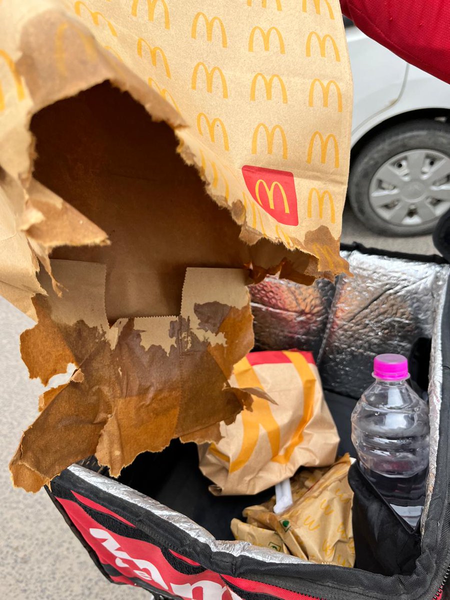 kaushalsood's tweet photo. @zomato
@zomatocare
@deepigoyal
I ordered food through zomato at 12:30 PM and the food reaches my office at 2:54 PM in this condition. On asking for replacement there is no resolution provided. Thanks for making me buy Zomato Gold. Your customer stayed Hungry. Or. ID #5794117983 https://t.co/oxXXNtYF6e