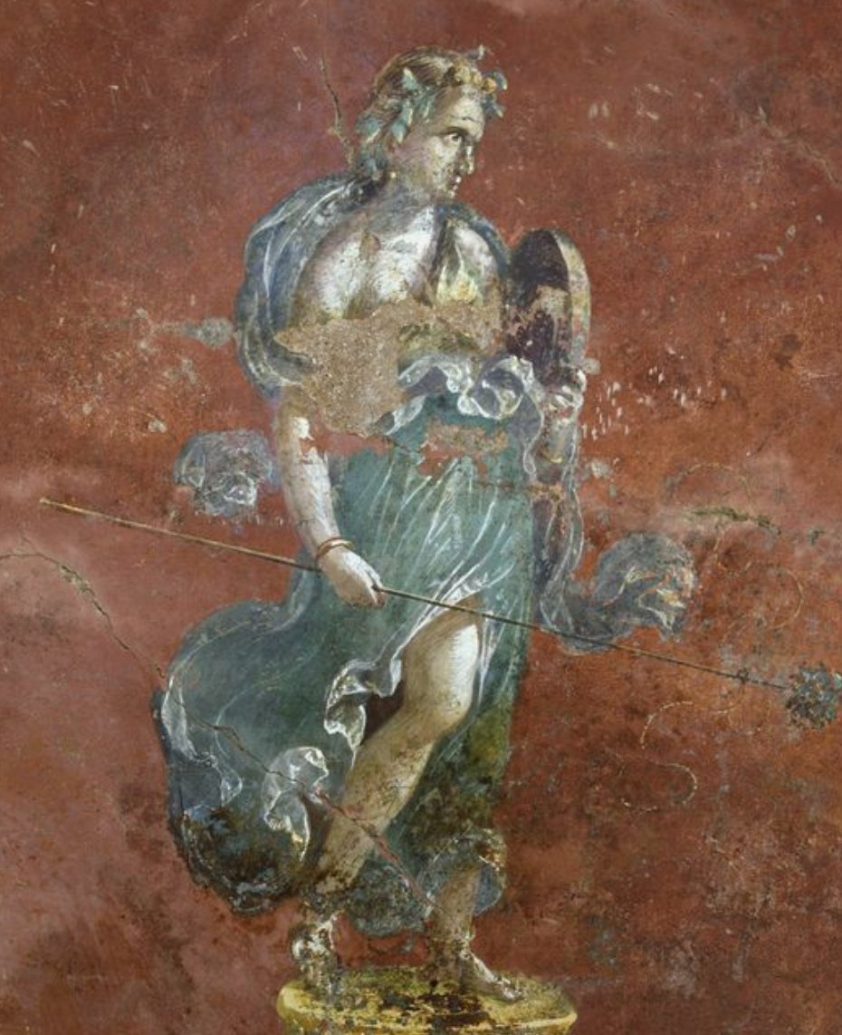 Neronian age Pompeiian fresco of a Maenad. This bacchant is accoutred with her ritual thyrsus. Vergil spoke of the ‘maenad haunted hills of Naxos’ but perhaps the best understanding of these female followers of Dionysus comes from #Euripides’ #Bacchae. #ClassicsTwitter #Pompeii