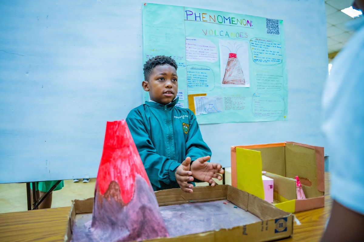 Our Primary School learners presented their exciting projects to their families, educators, and peers. It was truly delightful to witness our talented learners present their discoveries through these projects.🔍📚