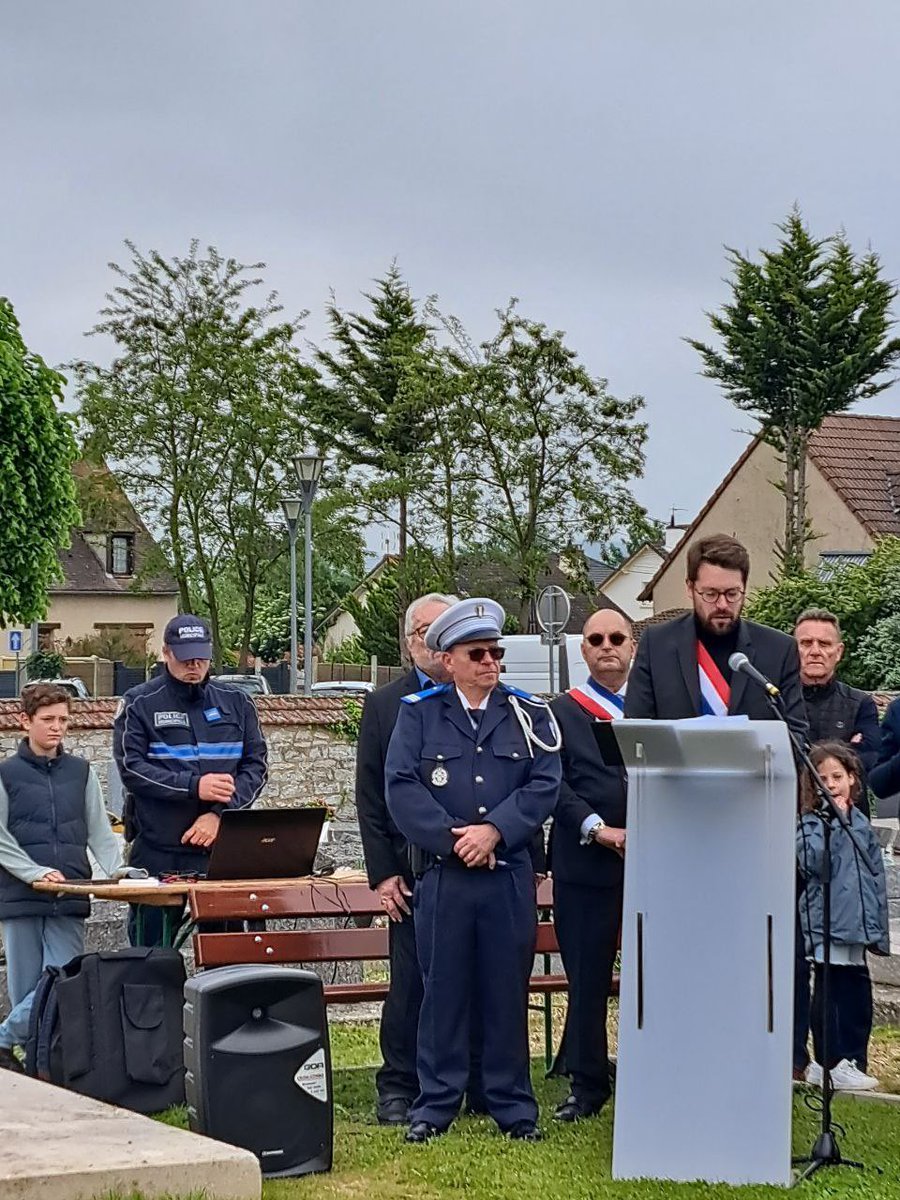 À Rosny-sur-Seine ce 8 mai pour commémorer la victoire sur le nazisme et célébrer l’héritage de la Libération. #Circo7808