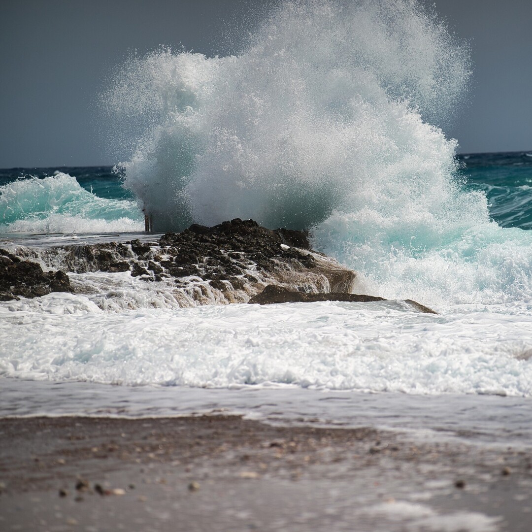 Scattering waves

#waves #sea #mediterranean #rhodos #damadama #nikon #nikonz5 #tamron #luminarneo #storm #faliraki #grecohotel instagr.am/p/C6tAfGmL11-/
