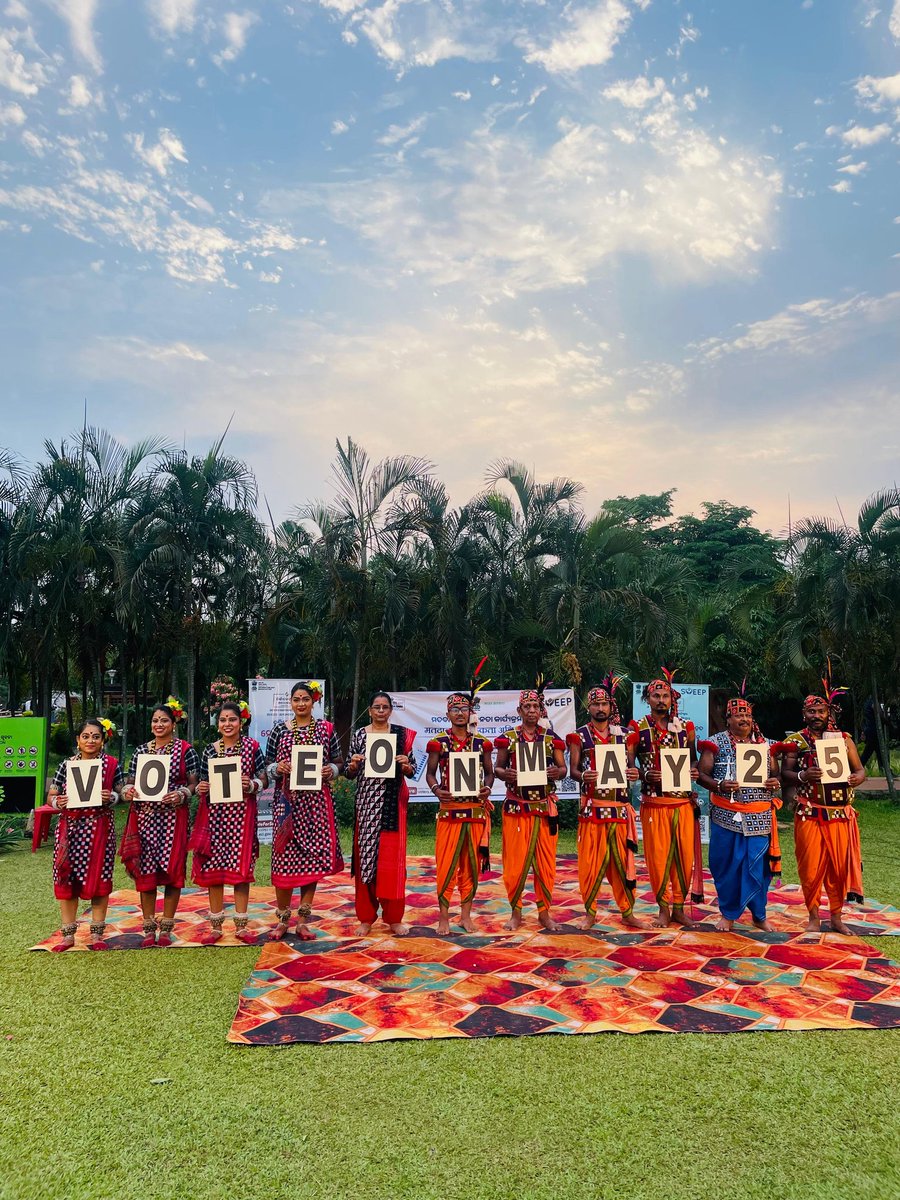 DMKhordha's tweet photo. IEC activity by the Ministry of Information and Broadcasting, Central Bureau of Communication for improving voter turnout targeting urban voters as part of SVEEP activity at Madhusudan Park,BBSR yesterday.

#ChunavKaParv #DeshKaGarv 
#IVoteforSure #EachVoteCounts 
#SGE2024 https://t.co/2hmsuFlqmt