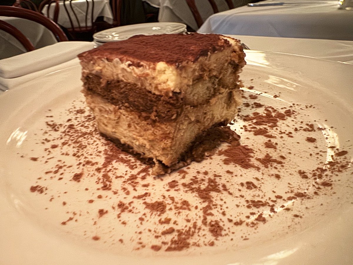 Great news: Our @mannysbistrony tiramisù is back on the menu for a few days. It is absolutely addictive … come in and have some! 🍽️ #mannysbistro #mannysbistrony #tiramisu #dessert #desserts #dessertlover #upperwestside #uwsnyc #nyc #newyork #newyorkcity #italianfood #sweets
