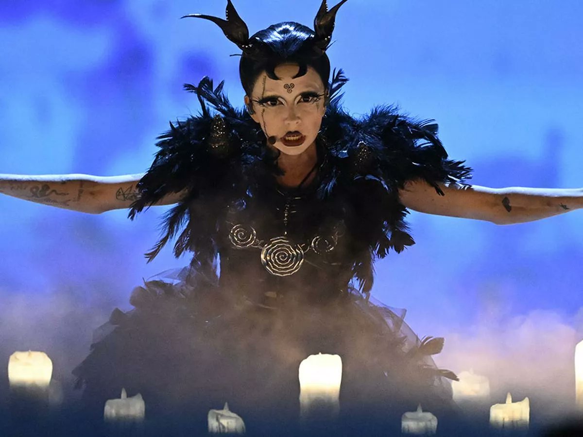 However much it tries to lose -so as not to have to host the bloody thing again- poor Ireland, keeps on winning #Eurovision. They have a record of 7 wins, only equalled by Sweden last year. Hopefully this will scare the judges enough to make them leave them alone! #CrownTheWitch