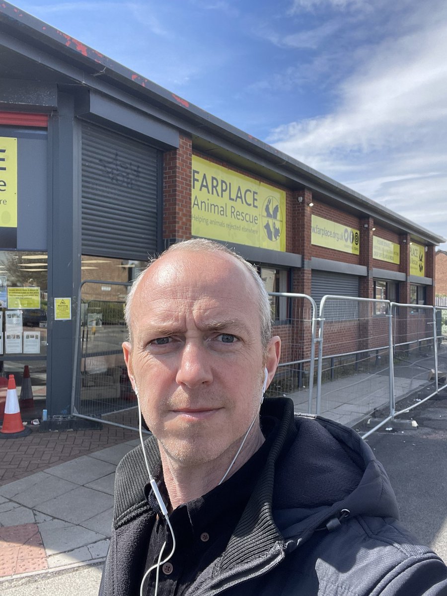 On a recent visit to the Farplace Animal Rescue shop I noticed that the pavement had become unsafe. Following my report, the council have been in touch with the site owners and it’s great to see that it’s now being made safe 👍