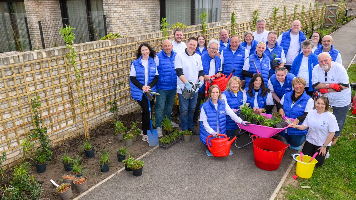 Throwback to when a group of #NationalLottery winners recently volunteered at @AlderHey, Europe’s busiest children’s hospital. The winners, including some whose children have been treated at the hospital, planted borders along a path at the hospital’s bereavement unit 🌷🌱