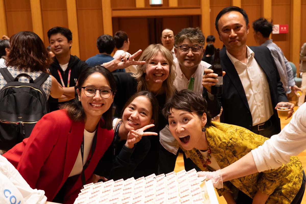 アドビの新社長に就任した中井陽子を迎え、初の全社会議を行いました。

引き続き社員一丸となってお客様により良い体験をご提供できるよう努力してまいります。

新体制の #アドビ をどうぞよろしくお願いいたします！#AdobeLife