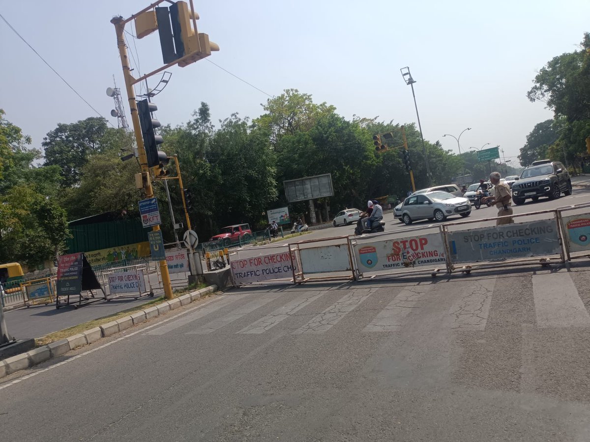 #TrafficAdvisory #TrafficAlert:-
Road closure at Sector 41/42/53/54 Furniture Mkt Chowk towards Phase-2 & 3 light point Mohali and Phase-2 & 3 light point Mohali towards Furniture Market Chowk, CHD due to the work of laying Water supply pipeline by the Public Health Dept. of MCC