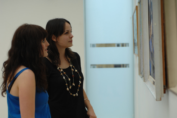 We are seeking 2 Youth Producers!

We have partnered with <a href="/ArtFund/">Art Fund</a> to create 2 paid opportunities for students.

Help us to develop programmes that bring new audiences to The Lightbox and gain new professional skills.

To apply (by 17 May) bit.ly/3QyyGci

#museumjobs