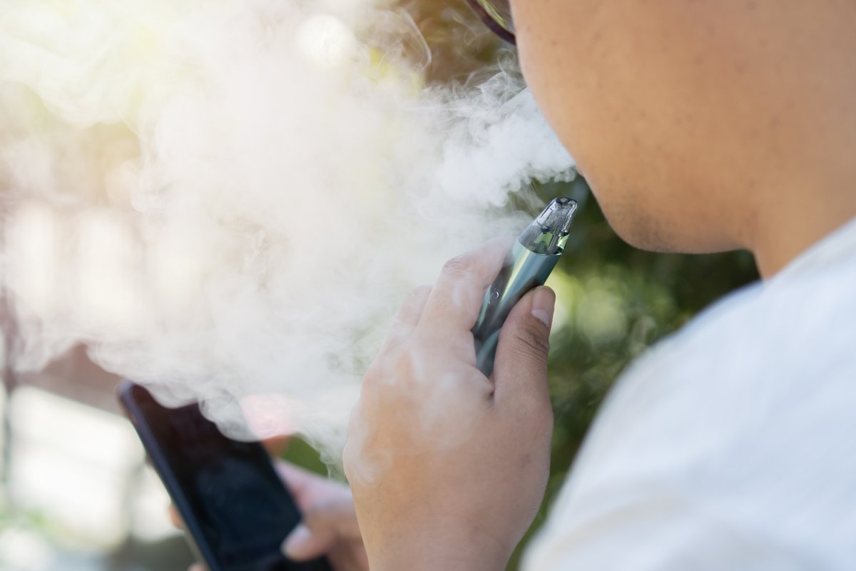 New RCSI research uses AI to predict the substances produced when flavoured e-liquids are heated in vapes. 127 acutely toxic chemicals were predicted to be formed, highlighting an urgent need for comprehensive health policies on vaping. ➡️ rcsi.com/dublin/news-an… #RCSIdiscover