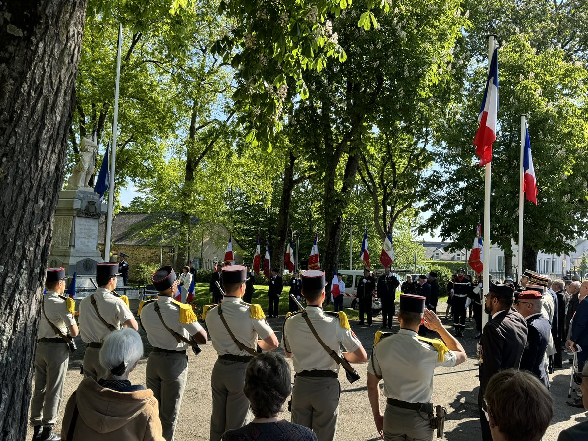 #8mai1945 79eme anniversaire de commémoration à #Chateaubriant en présence de Monsieur le Sous-Préfet,

Souvenons-nous toujours de ceux qui au prix de leur vie se sont battus pour la #paix et la #liberté surtout dans ces temps de conflits internationaux 

 #devoirdememoire 🇫🇷🇪🇺