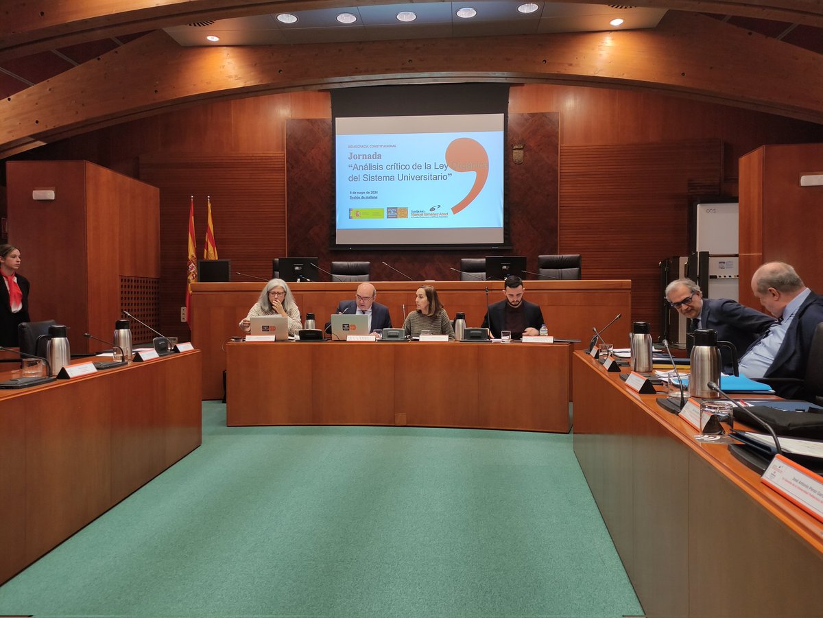 Comienza la segunda mesa, sobre la incidencia de la LOSU en el PDI. Modera José Tudela e intervienen Miren Edurne López, Belén Marina y <a href="/LlamasMAngel/">Miguel Ángel Llamas</a>