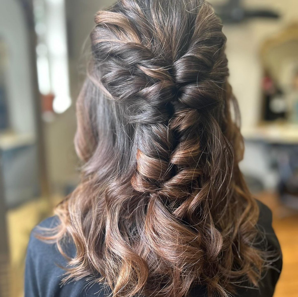 Craving wedding day hair inspo? Our senior stylist, Louisa, works her magic to create stunning updos for your special occasions, from weddings to proms.
#HairInspiration #hairup #weddinghair #hairtransformation #avedaukpro #aveda #robinjamesdorchester #robinjamessherborne