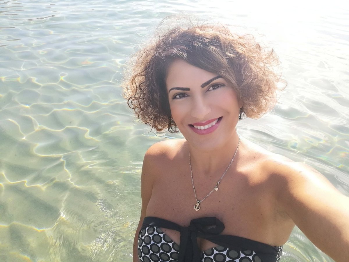 Buongiorno Gobbi del mio ❤️ 

Anche oggi vi lascio il mio sorriso, gradite???

#FinoAllaFine