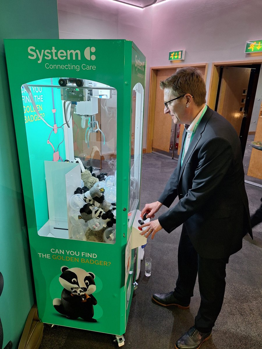 The Badger claw machine yesterday was great fun for all 🥰 even Nick & Guy tried their luck to find the golden Badger 🦡 @System_C @BadgerNetUK #usercon24