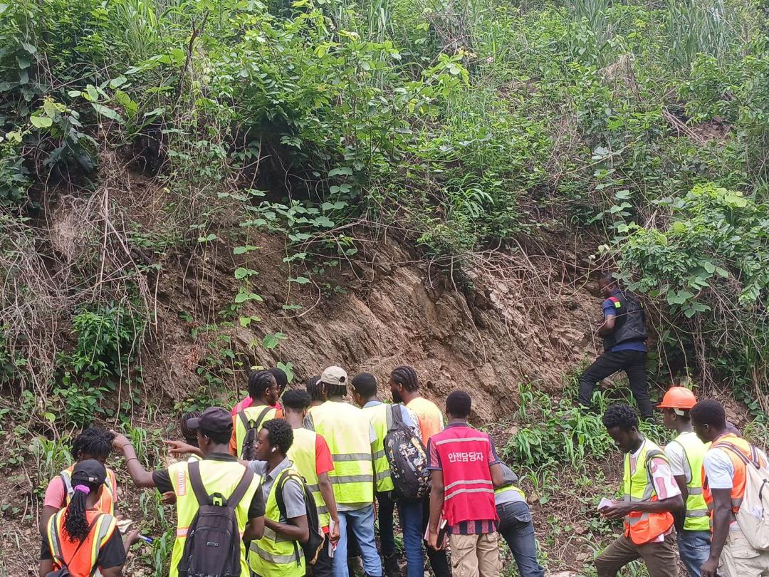 Shall we take a flashback to the just ended 2024 field trip at Tsito?

From Shia Hills to Osibura to Asikuma, find our level 300 students as they visit the Pan-African Structural Units exposed in southeastern Ghana.

They include the Buem, the Togo and the Dahomeyan structural