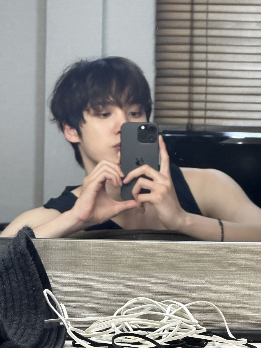 starfess's tweet photo. -star JEONG YUNHO FROM ATEEZ ARRGHHH😭😭😭 SIAPA YANG NAKSIR??? GUE LAH ORGIL https://t.co/eFNJDPxMU1
