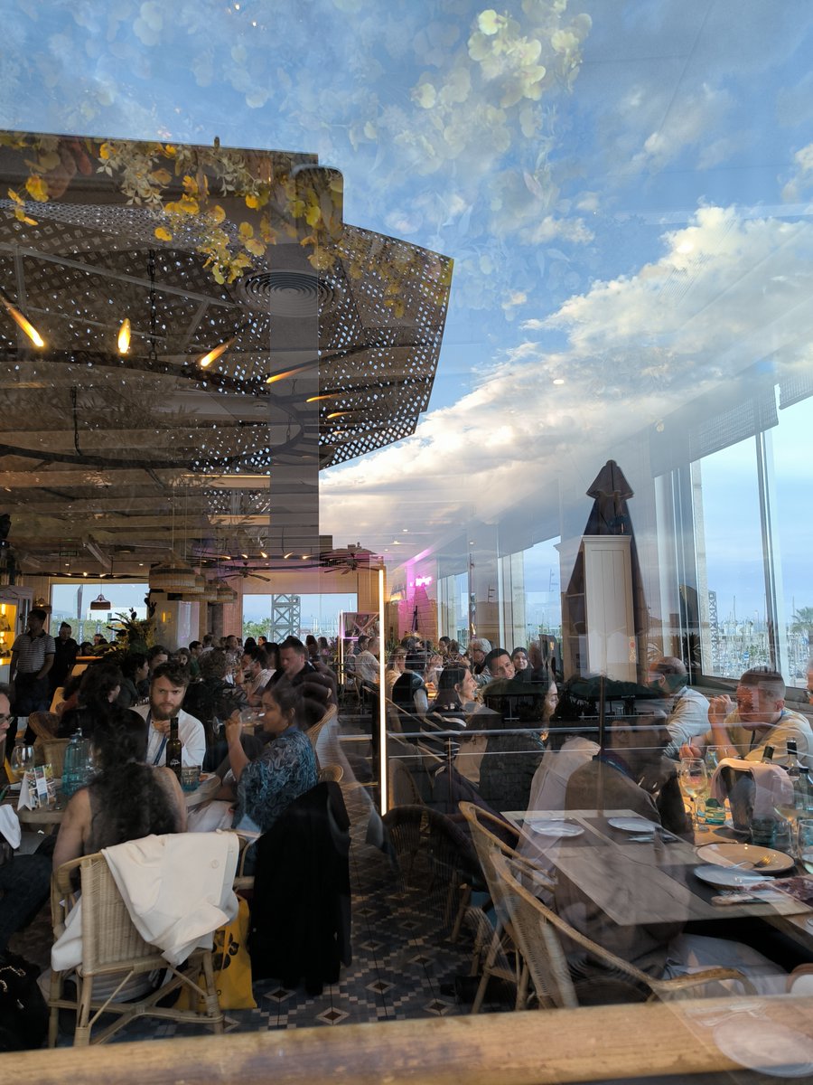 📜📸 Some quick snapshots from yesterday's evening at EMBL Barcelona: a poster session and dinner to finish Day 2 of the EMBO Workshop 'Building networks 2024: engineering in vascular biology' #EMBOBuildNetworks