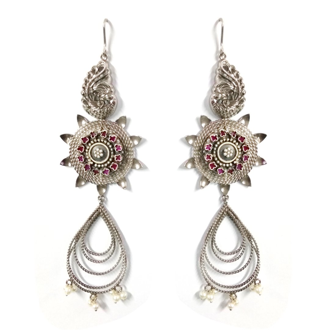 Our go-to are these oxidized silver peacock and sun drop earrings to compliment your ✨Sunkissed✨ look this season! 

#SuhaniPittie #Silver #Silverjewelry #summer #beach #oxidizedsilver #silverearrings #fashion #ootd #sunkissed