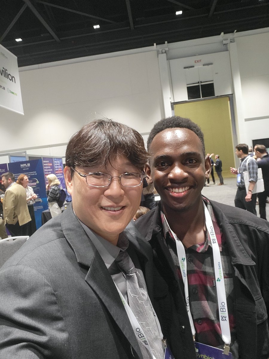 These young people are some of our future leaders! Great job, Michael Okea - coming to San Jose all the way from #Africa thanks to SynBioBeta sponsorship and #crowdfunding @MichaelOkea @nyulangone @SynBioBeta #SynBioBeta2024