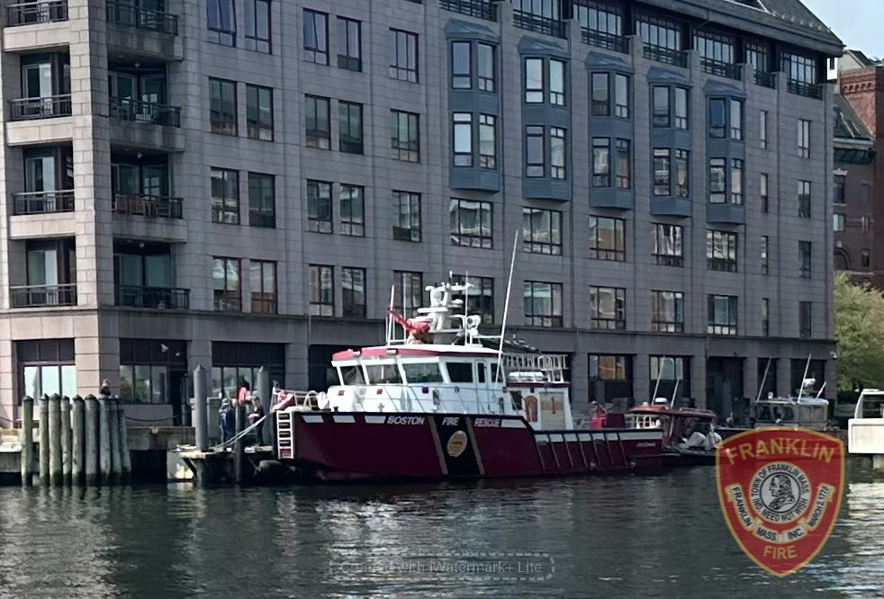 FranklinSafe's tweet photo. Franklin High School Senior Project students from Franklin Fire and Police worked with the Massachusetts State Police Marine unit and did a patrol of Boston Harbor. 🚒🚑🚓 ⁦@franklinpolice⁩ ⁦@MassStatePolice⁩ https://t.co/RZuZjPJjQx