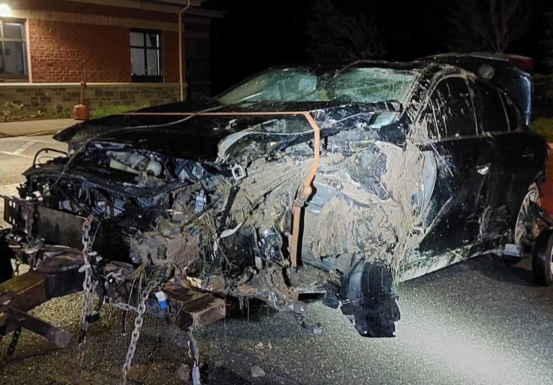 Impaired driving is dangerous. #407OPP responded to a single vehicle rollover collision #401 EB at #Hwy407 in #Mississauga Wed at 1 am.  The driver, a 23 yr old male from Brampton was arrested & charged #ImpairedDriving & #Over80. #90DayLicenseSuspension #7DayVehicleImpound ^nm