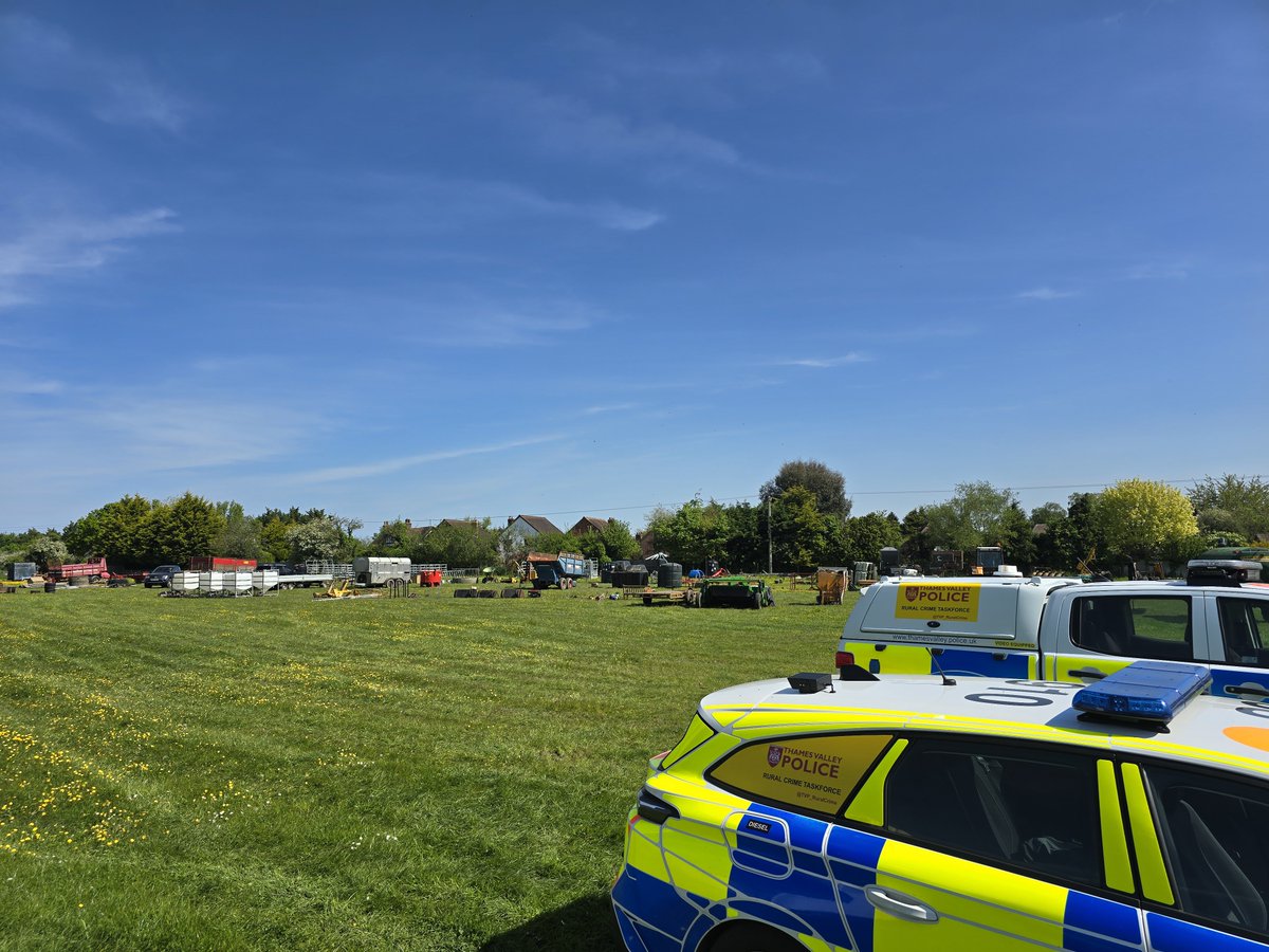 PC Uren & PC Boyden are at the Thame Farmers Auction Mart checking items to provide reassurance to prospective buyers. Using our training in identification and using The Equipment Registry & Datatag to check items.