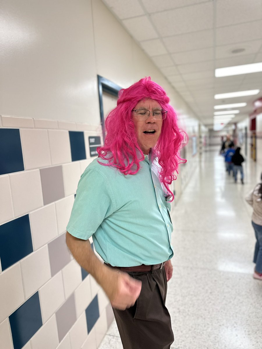 Dr_MMCavazos's tweet photo. I love when our teachers get the assignment! Crazy Hair Day! ๐#TeacherAppreciationWeek #MakeMayCount @SamHoustonEl @GalenaParkISD @GPISDLearns @Mrs_VDeFriend https://t.co/F41wgCvJQ3