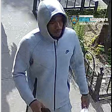 🚨WANTED🚨for an Attempted Assault in front of 2187 Cruger Avenue #Bronx @NYPD49pct on 5/4/24@ 9:15A.M. The individual discharged a firearm towards the victim💰Reward up to $3500 Know who he is?📲Call 1-800-577-TIPS Calls are CONFIDENTIAL!