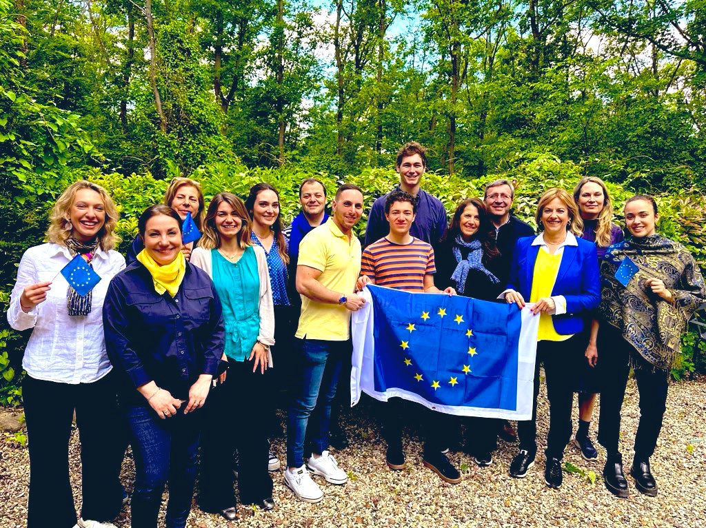 Ahead of #EuropeDay2024 on 9 May we held a wonderful #teambuilding event at #Paris #boisdeboulogne for colleagues of @EUatOECD_UNESCO Thanks to everyone for participating! #DreamTeam #UnitedinDiversity #motivation @eu_eeas @OECD @UNESCO