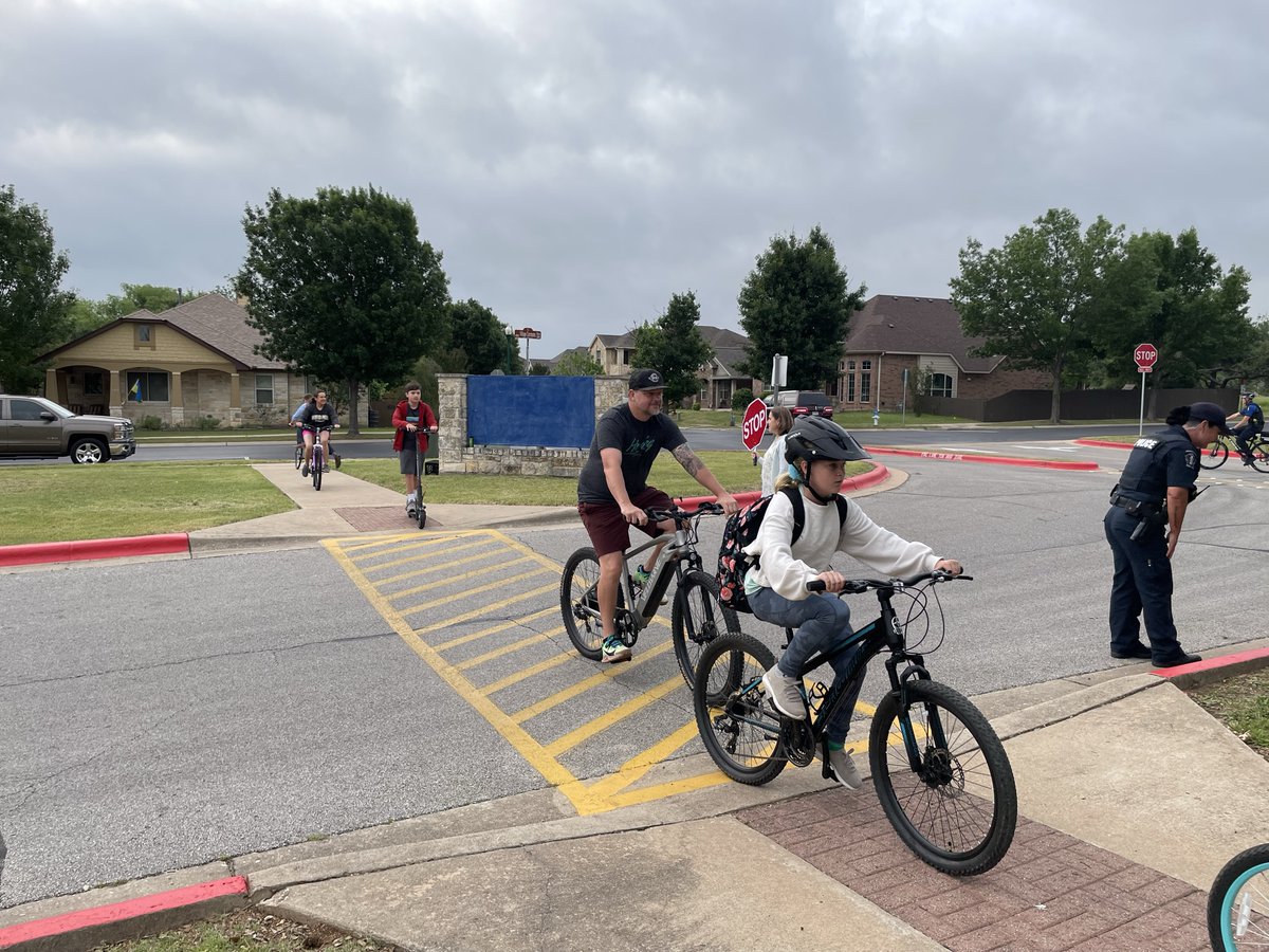 Reminder: Today is #NationalBikeToSchoolDay! Be sure to: 👀Pay attention to your surroundings 🚲Watch out for crosswalks + school zones ⚠️Slow down ⌚Add in extra travel time #GeorgetownTX Thanks to our friends at the City of Georgetown for your support! And @KVUE for coverage